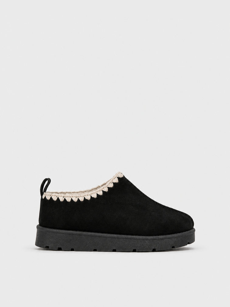 Ciabatta Pelo Bordo Smerlato - UG2602 - nero (vista laterale)